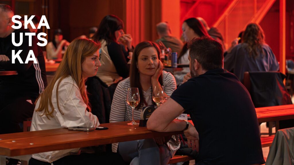 Nově spouštíme na Skautské v Ostravě Porubě samoobslužný rezervační systém na rezervaci stolů.