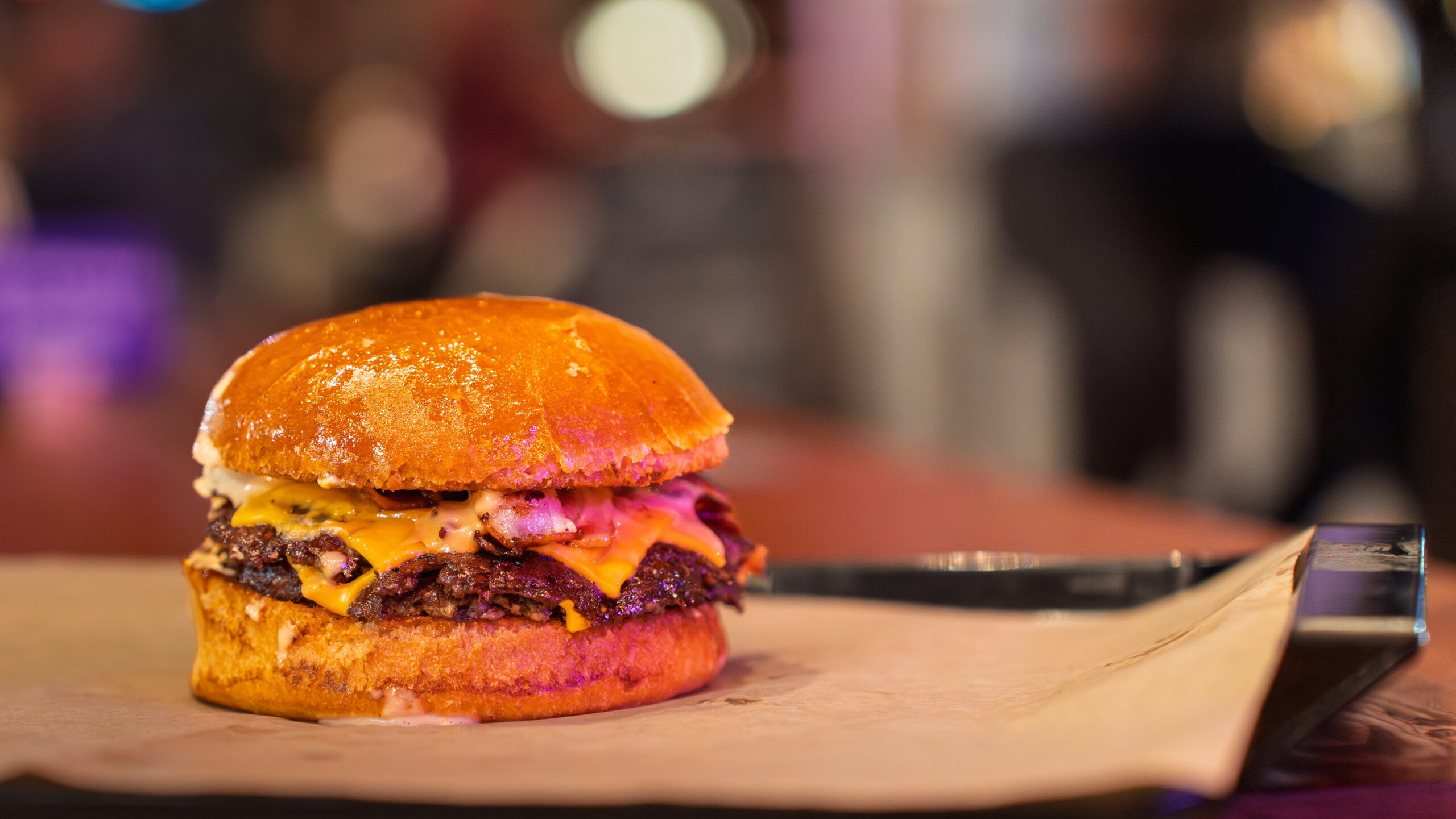 Hood SmashBurger s burgery na Skautské v Ostravě Porubě.